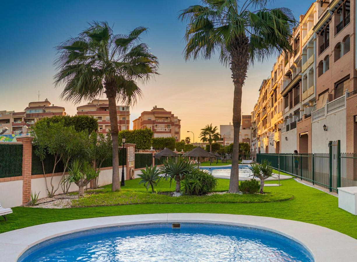 Apartamento 90 M2 En La Mejor Zona De Roquetas Roquetas de Mar Bagian luar foto